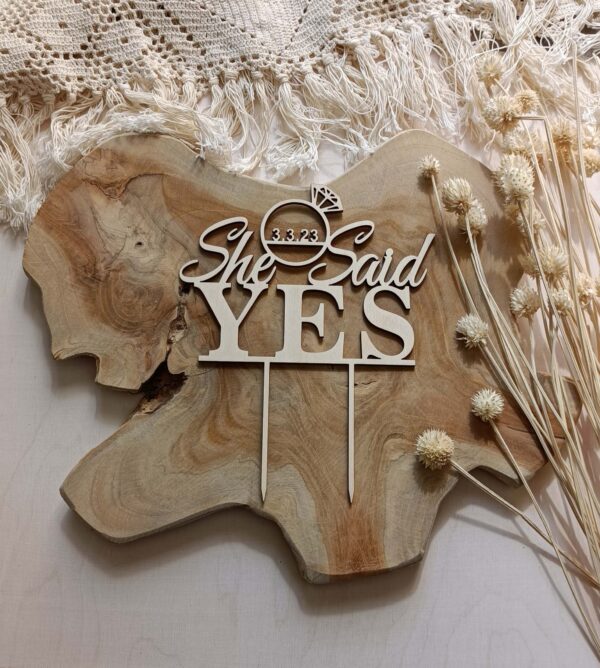 She Said YES- kakkukoriste päivämäärällä