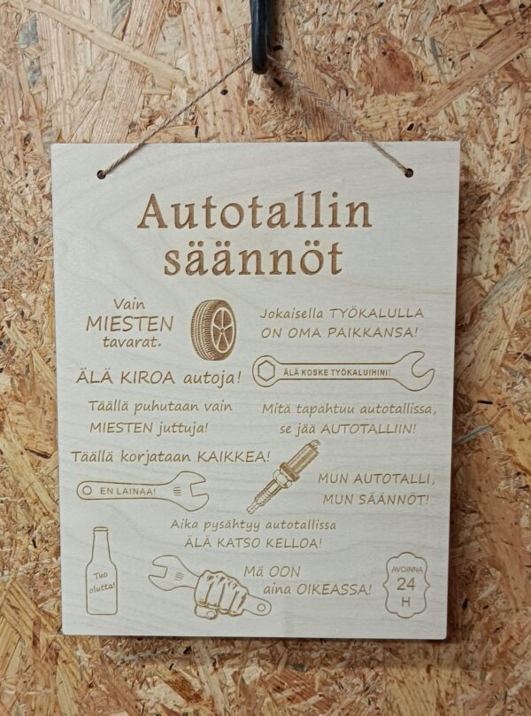 Autotallin säännöt-kyltti